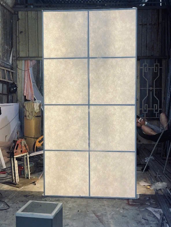 Khung panel giấy dó lên đèn thử tại xưởng trước khi lắp đặt